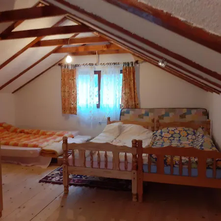 Casa de Férias Vikend Kuca Magicna Livada *