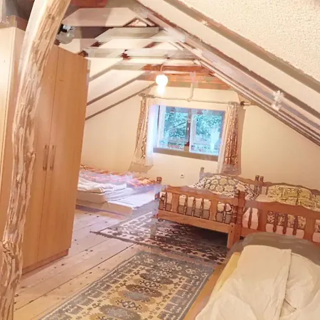 Vikend Kuca Magicna Livada Casa de Férias *