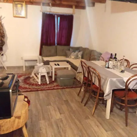 Vikend Kuca Magicna Livada Casa de Férias